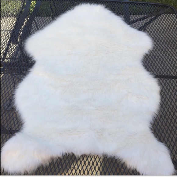 BRAND NEW White Faux Sheepskin Soft Rug - Picture 6 of 11